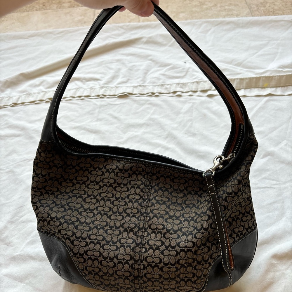 Coach Vintage Signature Black Hobo Bag with signature Cโs